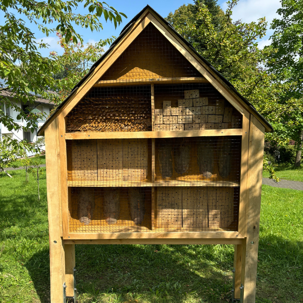 Wildbienenhotel - Bienenburg