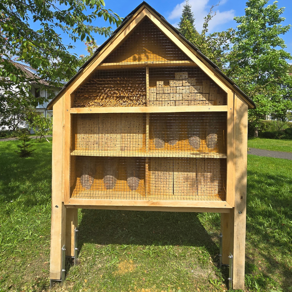 Wildbienenhotel - Bienenburg