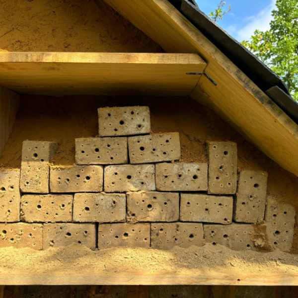 Wildbienenhotel - Bienenburg